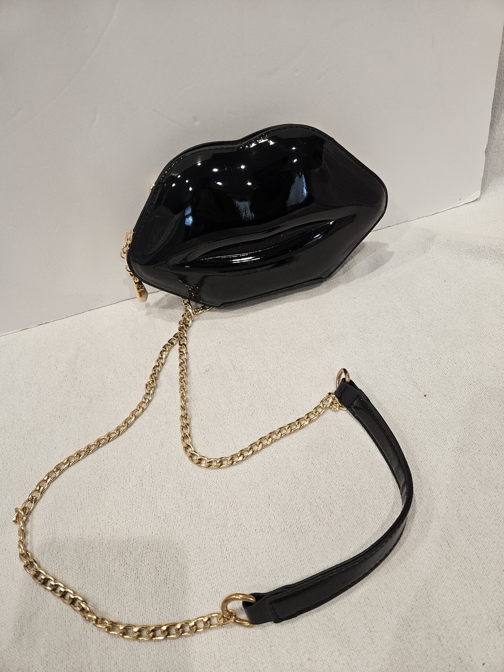 Black Lip-Shaped Patent Crossbody Bag with Gold Chain Lips Are Sealed - Picture 3 of 9